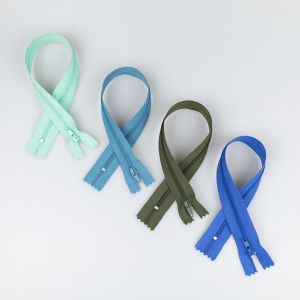 3 mm zip 30 cm / Different shades