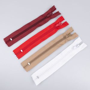 5 mm closed-ended zipper with one slider 16 cm / Different shades