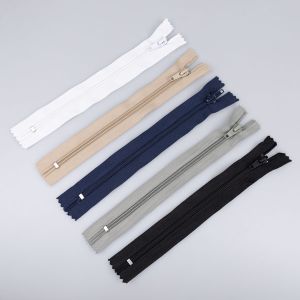 5 mm closed-ended zipper with one slider 20 cm / Different shades