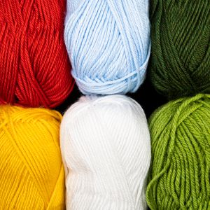 Yarn Red Heart Soft 100 g / Different shades