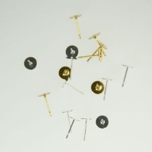 Ear stud / Different shades