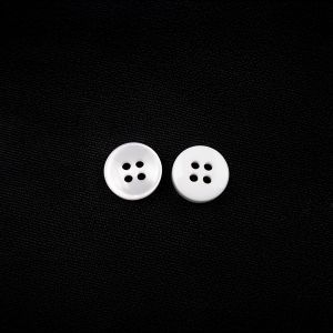 Shirt button 18 mm / White