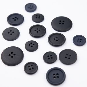Simple button / Different sizes / Black