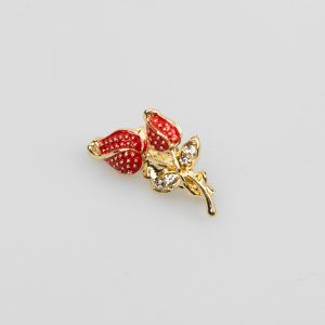 Brooch / Rosebud / red spot