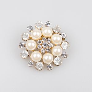 Brooch with pearls and stones