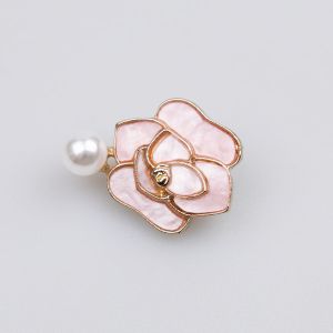 Brooch / Golden rose& pearl / pink