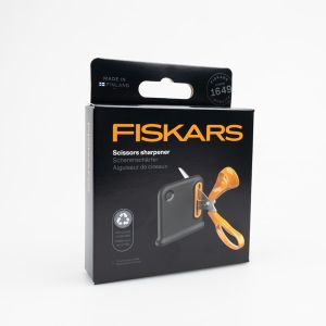 Clip-Sharp scissors sharpener Fiskars