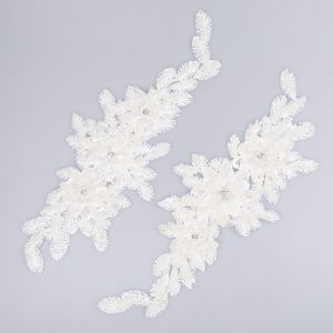 Sew-on applique with pearls / Off white