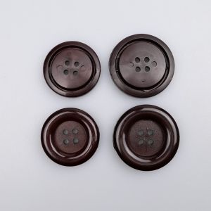 Simple button with edge / Different sizes / Brown