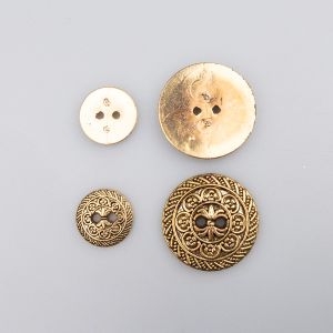 Metal button with pattern / Different sizes / Golden
