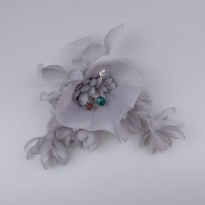 Accessory / Flower with 3 beads / grey