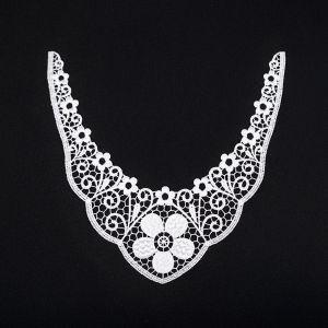 Lace motif D4 / 21x19 cm / White