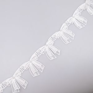 Bow trim with pearls / White