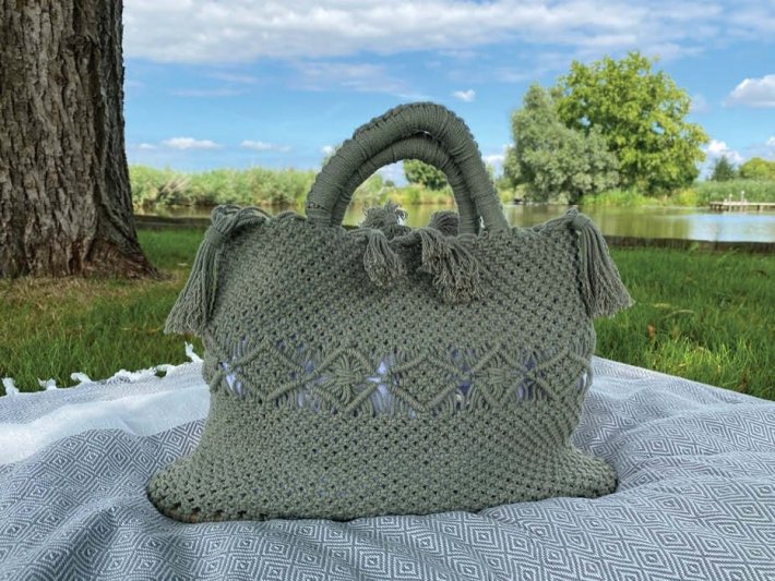 Beach bag made with macramé cord