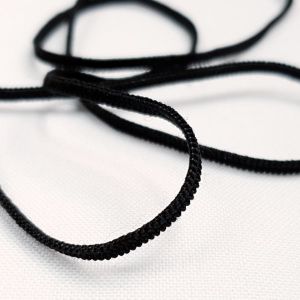 Gumija 2 mm / melns