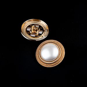 Poga ar pērli 23 mm / Zelts-balts