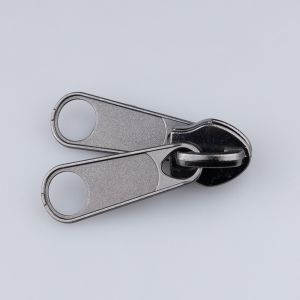 Rāvējslēdžu kuģītis S10 spirāle, divpusējiem  / Melns Niķelis