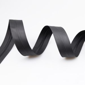 5 mm Rāvējslēdzējs uz metriem gumijotas virsmas / Melns