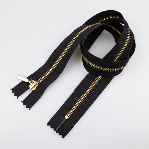 Metāla rāvējslēdzējs M3 apakšā noslēgts 50cm / Melns-Zelta