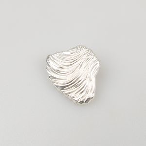 Metala poga  ar kājiņu 25 mm / Sudraba