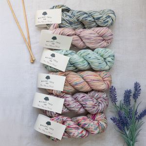 Merino vilnas dzija Walnut Tree Yarn Pure Merino Prints 4 ply 50 g / Dažadi toni